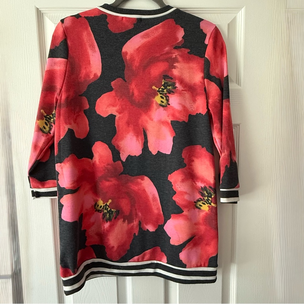 Floral Top - Picture 6 of 6